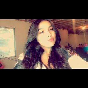 Meet your Posher, Adleana